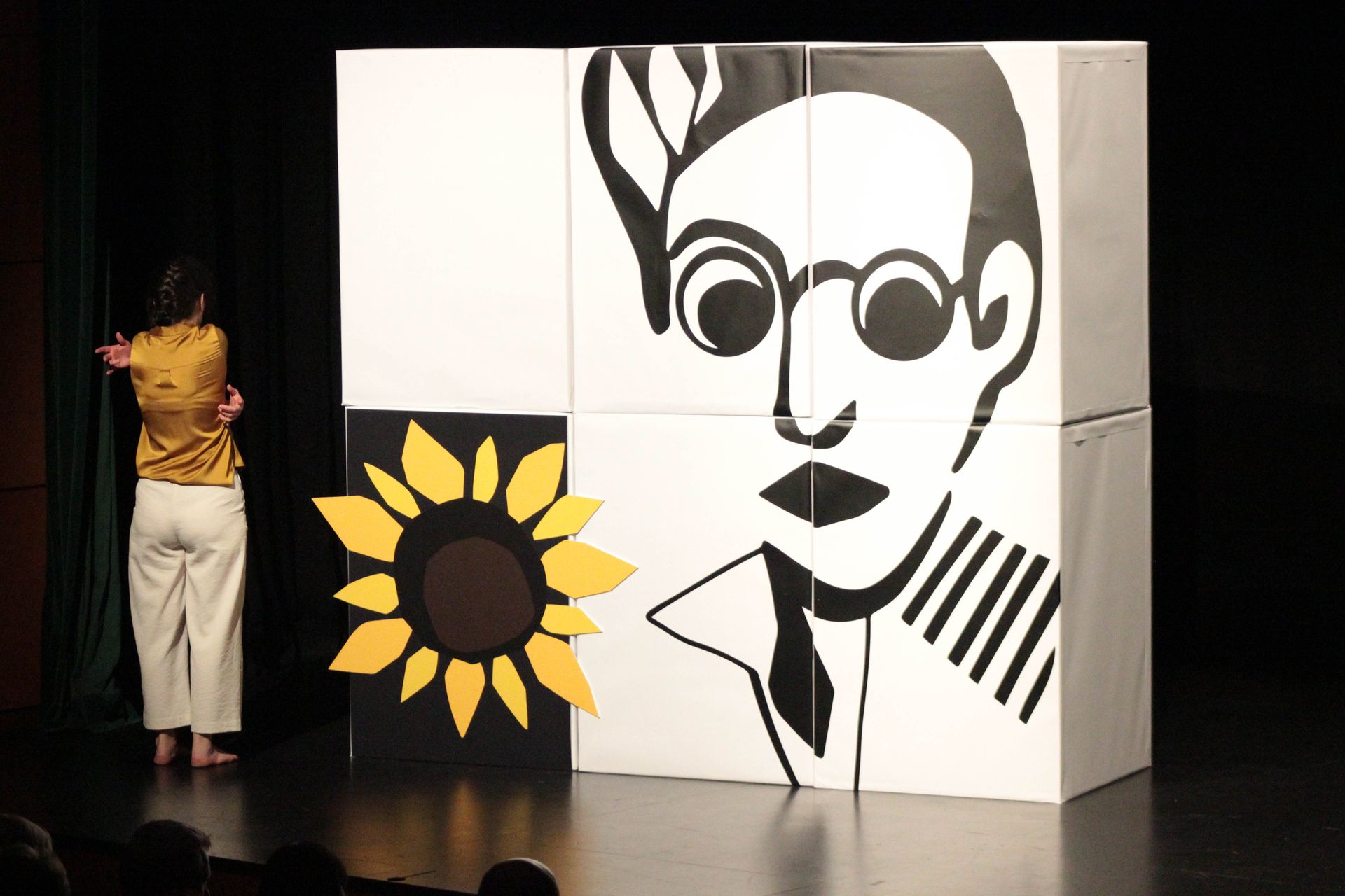 (FOTO) Nesem sončnico na rami: Poklon Kosovelu in kulturi v Šoštanju