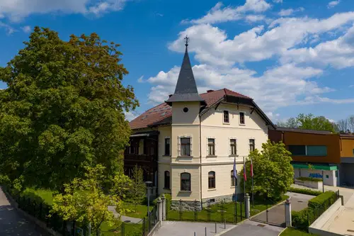 Vila Mayer in Zavod 4 Šoštanj vabita na dvodnevno delavnico mozaika pod mentorstvom Mojce Marije Černivšek