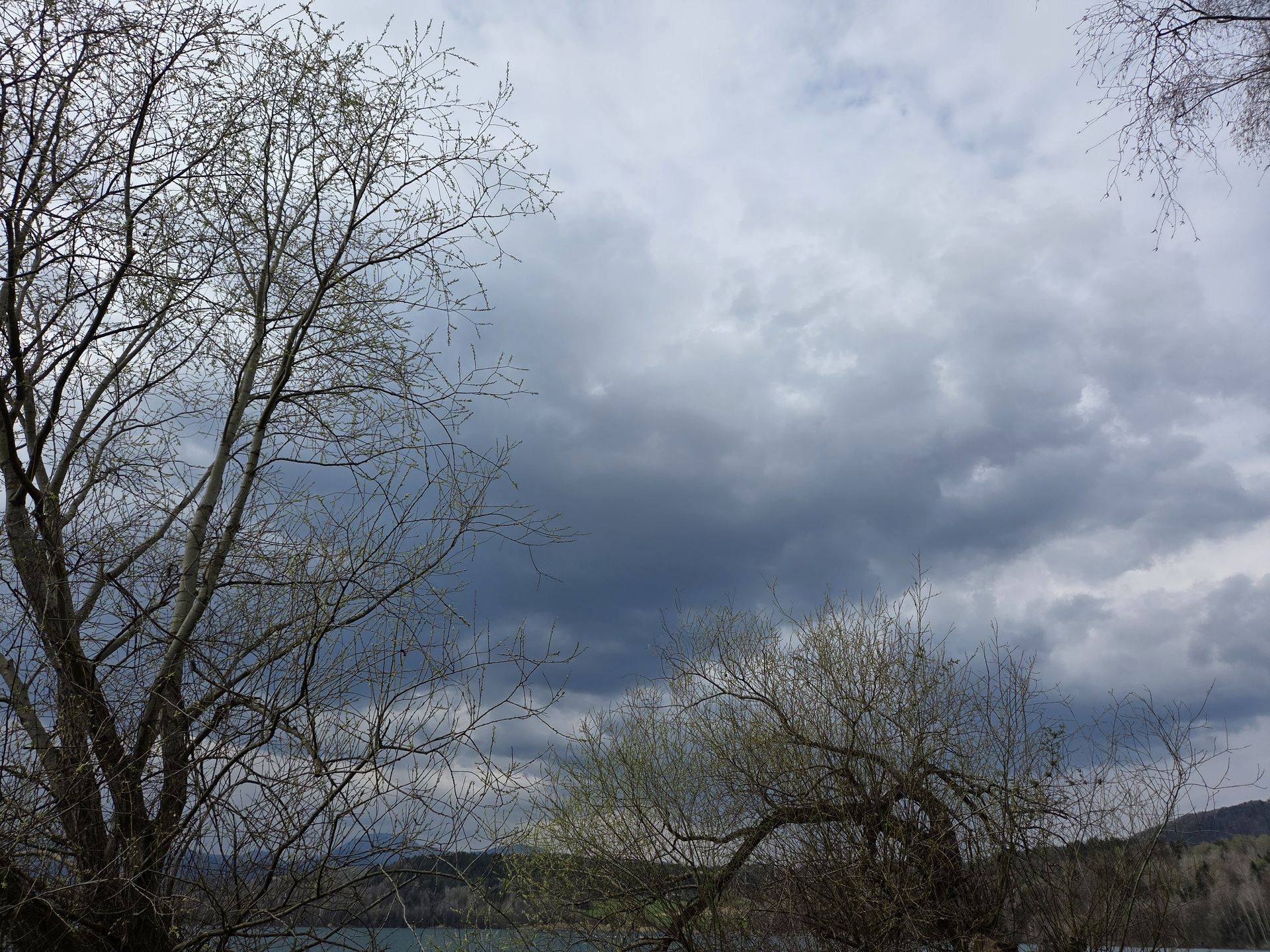 Pred nami pretežno oblačni dnevi, konec tedna prinaša izboljšanje