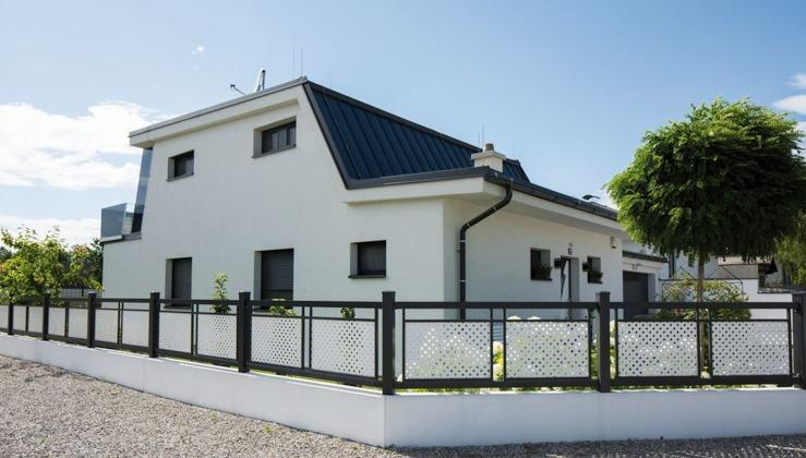 Kako izbrati višino ograje za optimalno varnost in zasebnost?