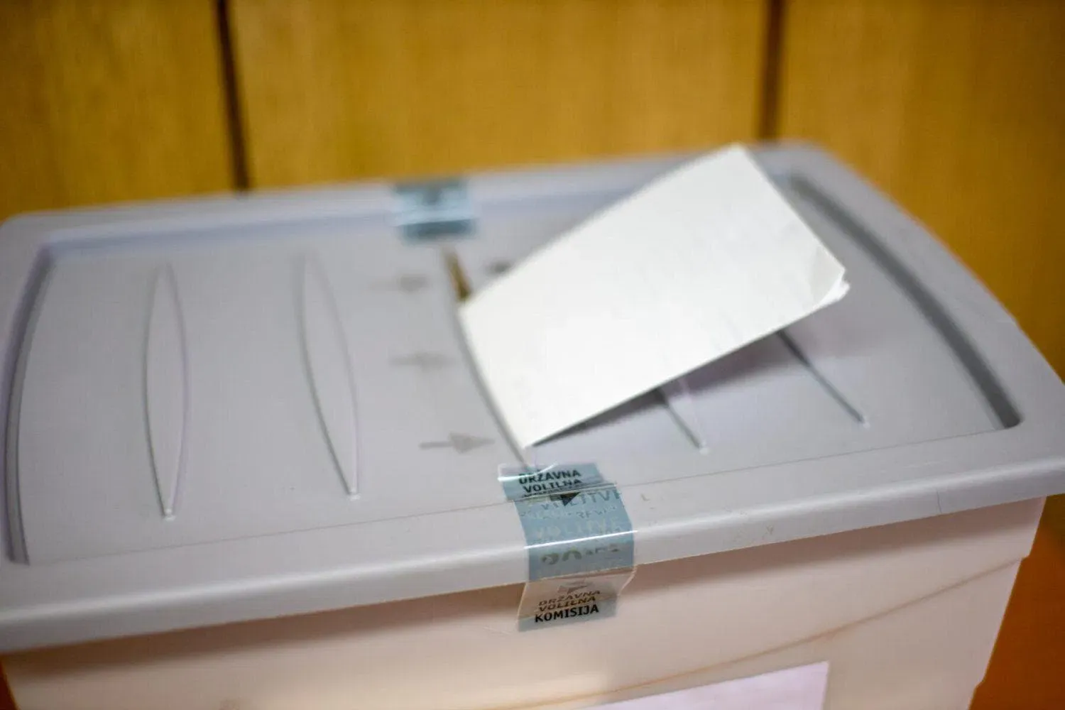 Do 16. ure glasovalo okoli 50 % volilnih upravičencev, težave na  dveh voliščih v Šoštanju 