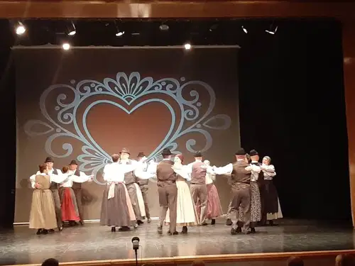 Folklorno društvo Oglarji vas danes vabi na letni koncert "Gre po ljudeh"
