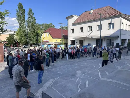 Odprtje plakatne razstave in srečanje upokojenih delavcev zaokrožila praznovanje 70-letnice TEŠ-a