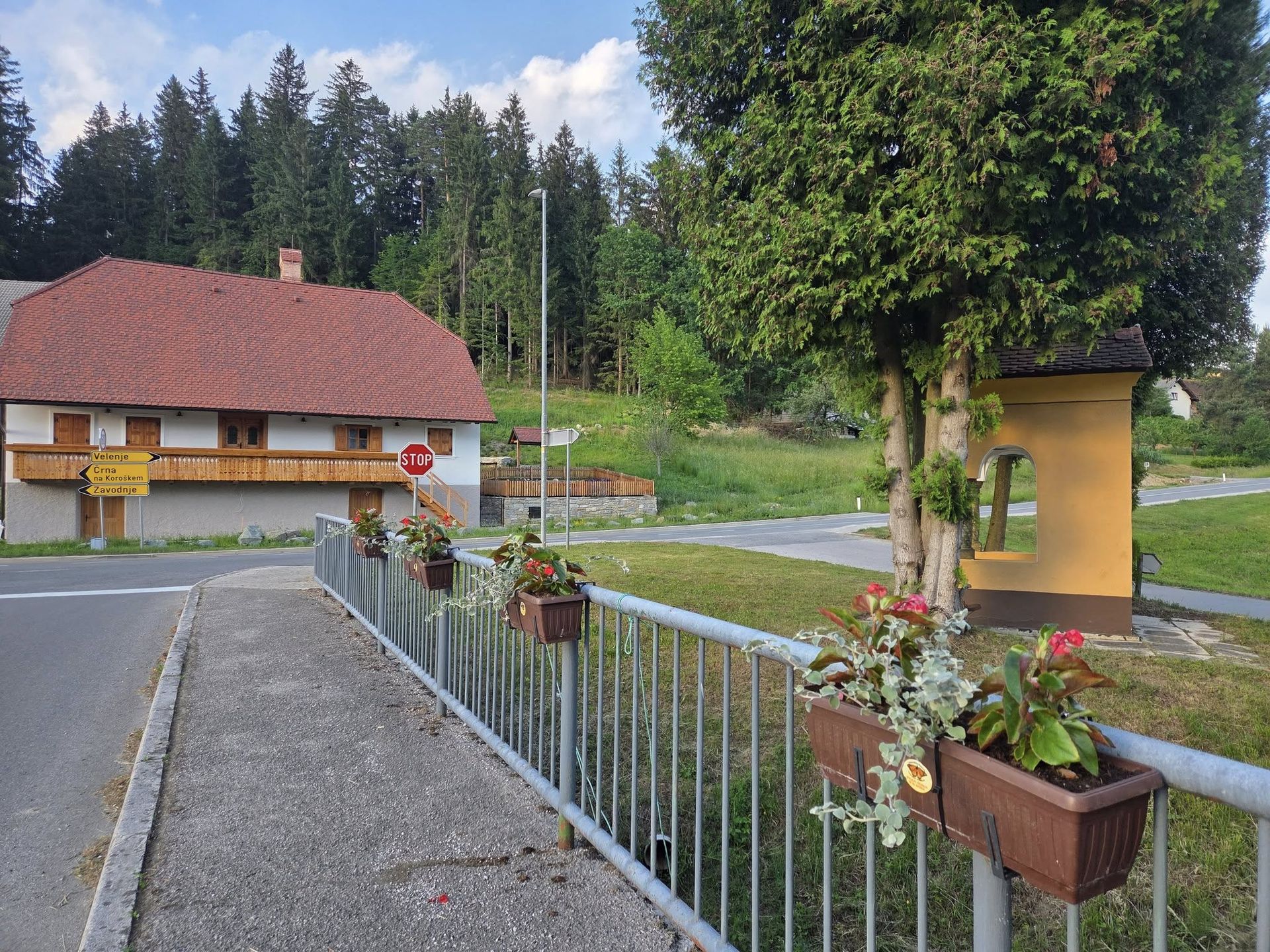 Cvetje za poletje: Topolšica tudi letos v cvetlični preobleki