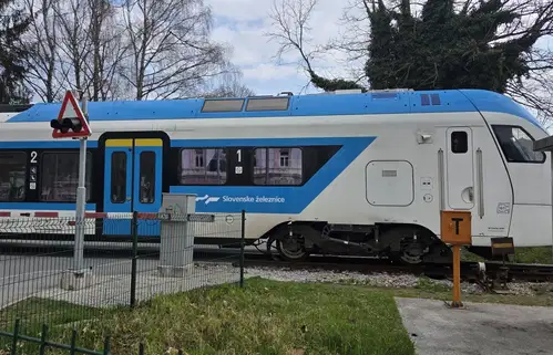 Slovenske železnice zaradi vročine s preventivnimi omejitvami hitrosti vlakov