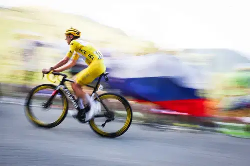 Pogačar prevzel pobudo že na začetku Toura, tekmecem pa pokazal, da je pripravljen
