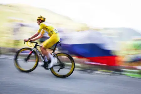 Pogačar prevzel pobudo že na začetku Toura, tekmecem pa pokazal, da je pripravljen