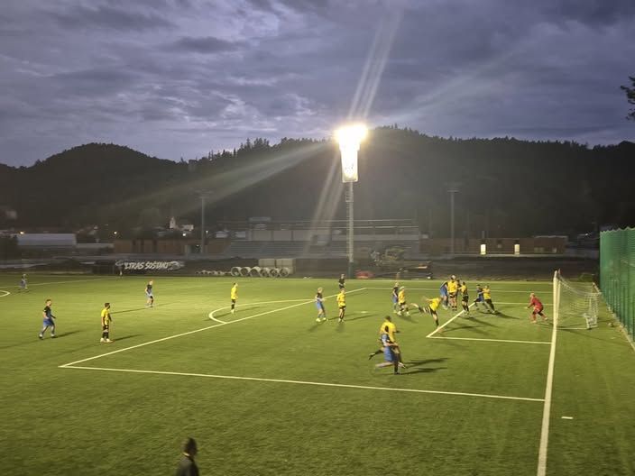 Nogometna sobota: Članska ekipa Šoštanja slavila proti NK Unior Zreče