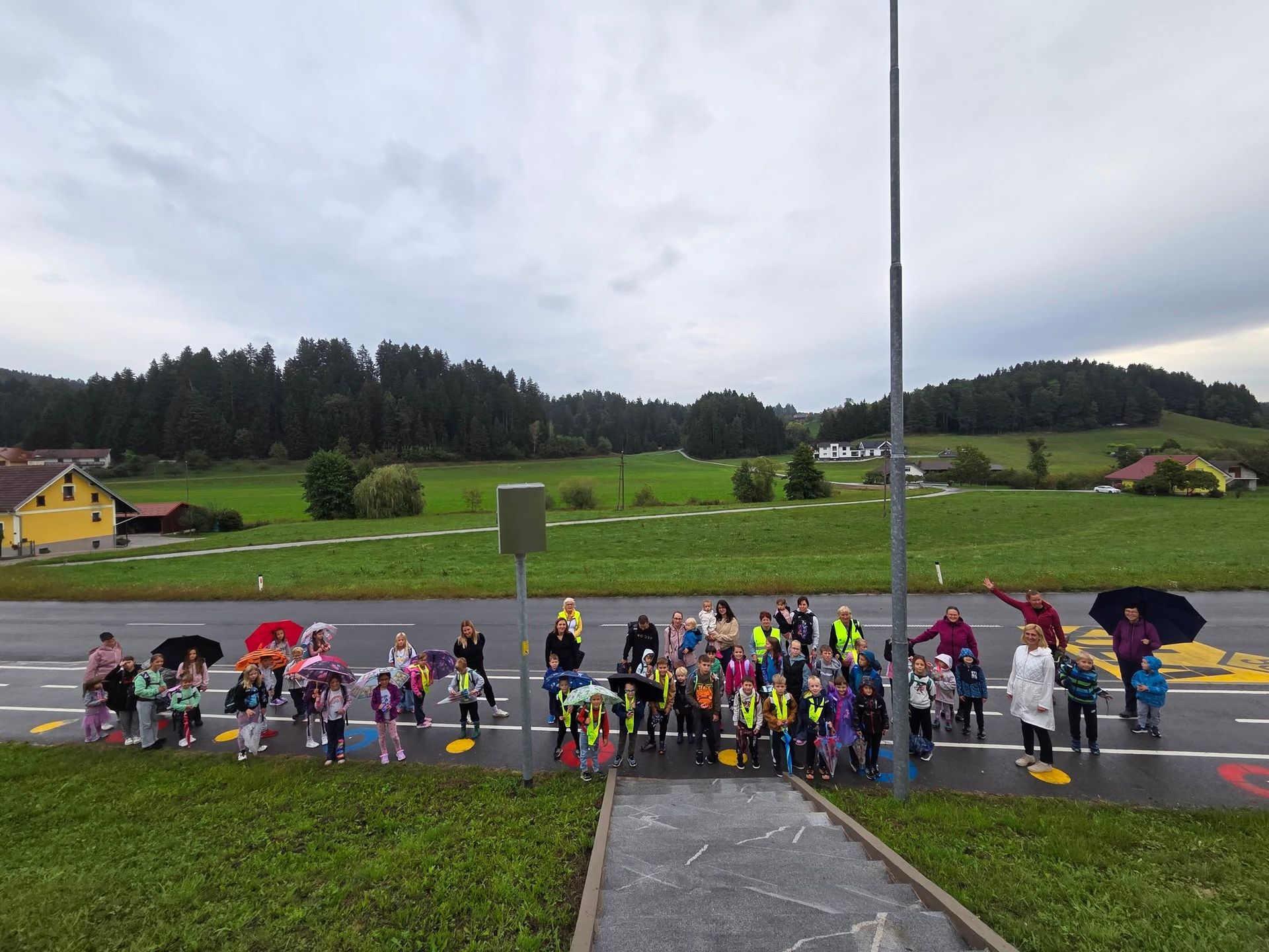 Od danes otroke v Topolšici znova "vozi" Pešbus