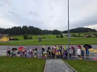 Od danes otroke v Topolšici znova "vozi" Pešbus