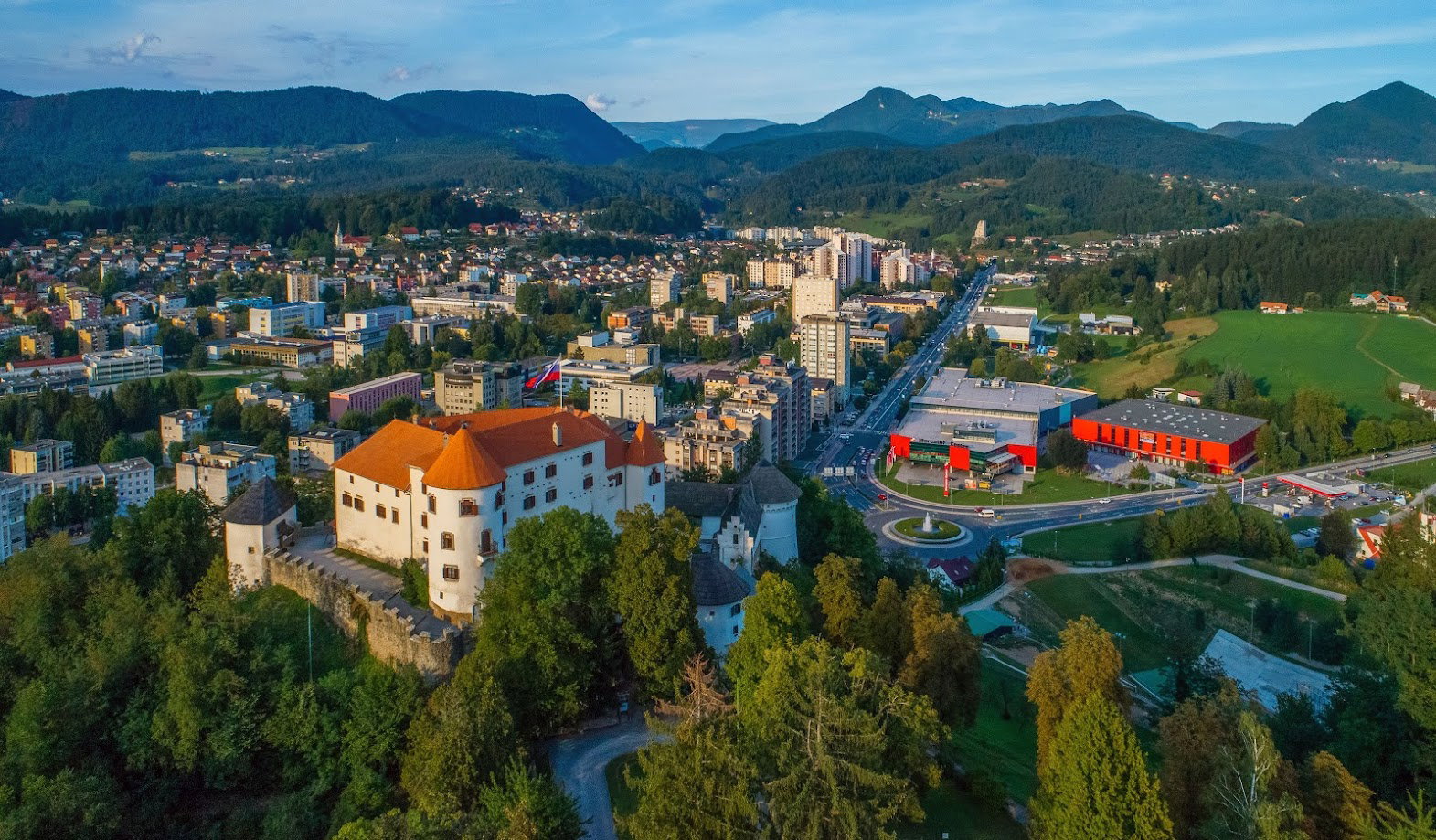 Znani so finalisti vseslovenskega izbora Moja dežela – znak gostoljubnosti 2026, med njimi je tudi Šoštanj
