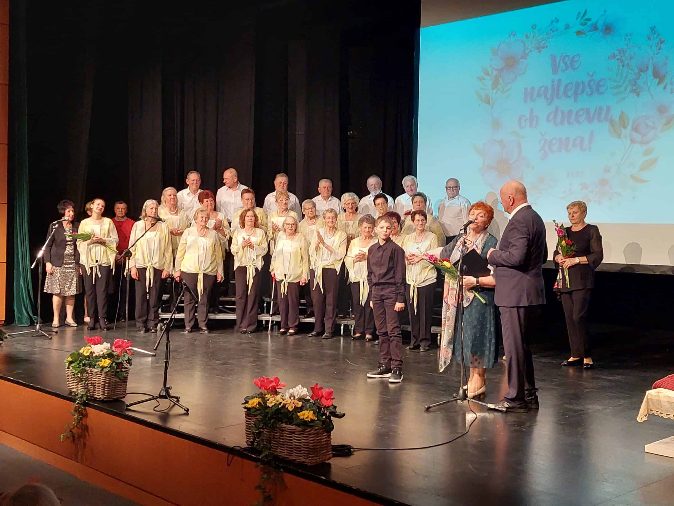 FOTO in VIDEO: Društvo upokojencev Šoštanj praznovalo dan žena s prisrčno prireditvijo