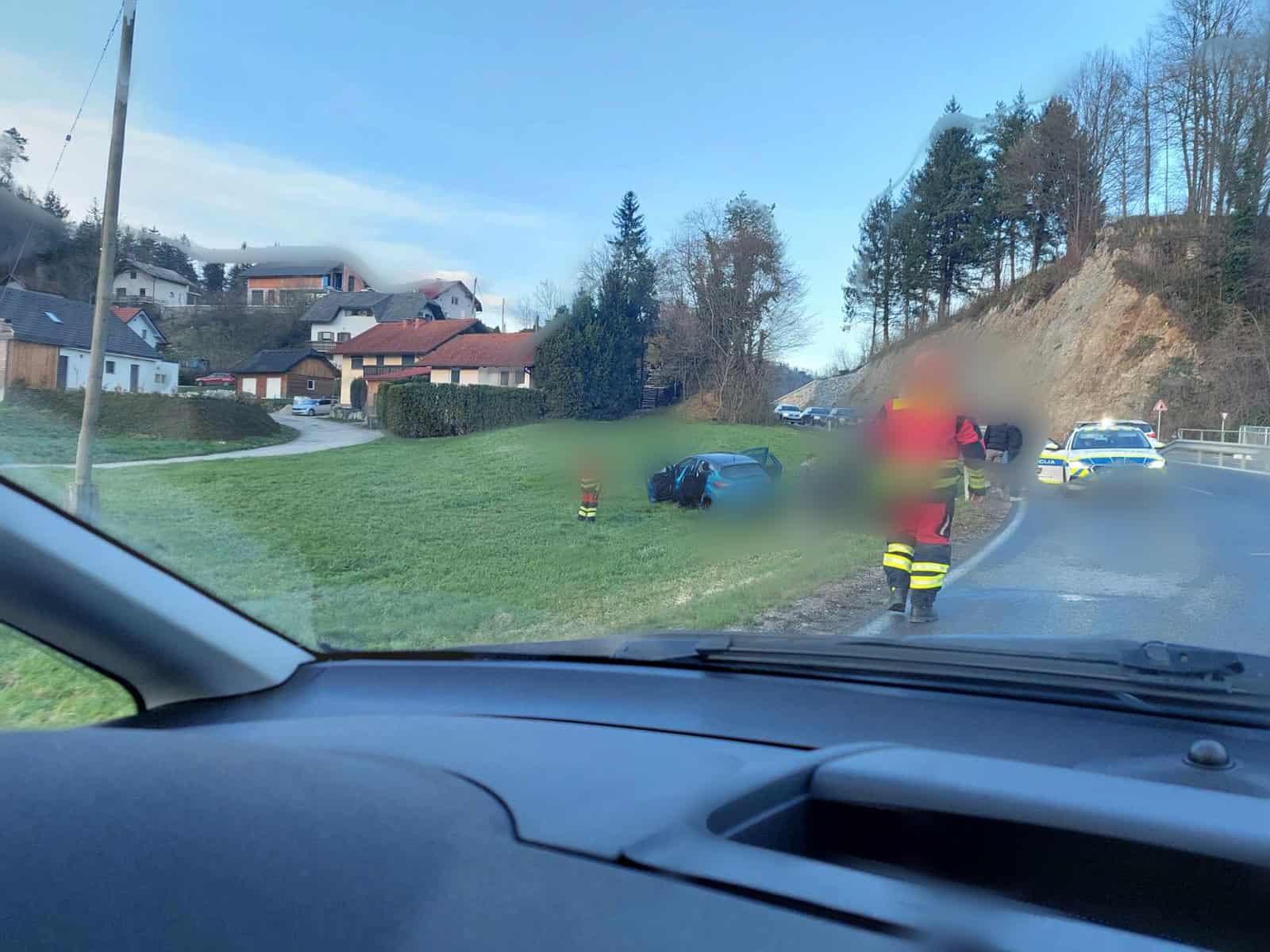 Na relaciji Lokovica - Šmartno ob Paki prišlo do prometne nesreče