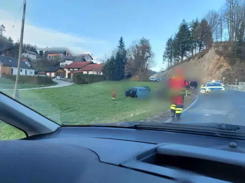 Na relaciji Lokovica - Šmartno ob Paki prišlo do prometne nesreče