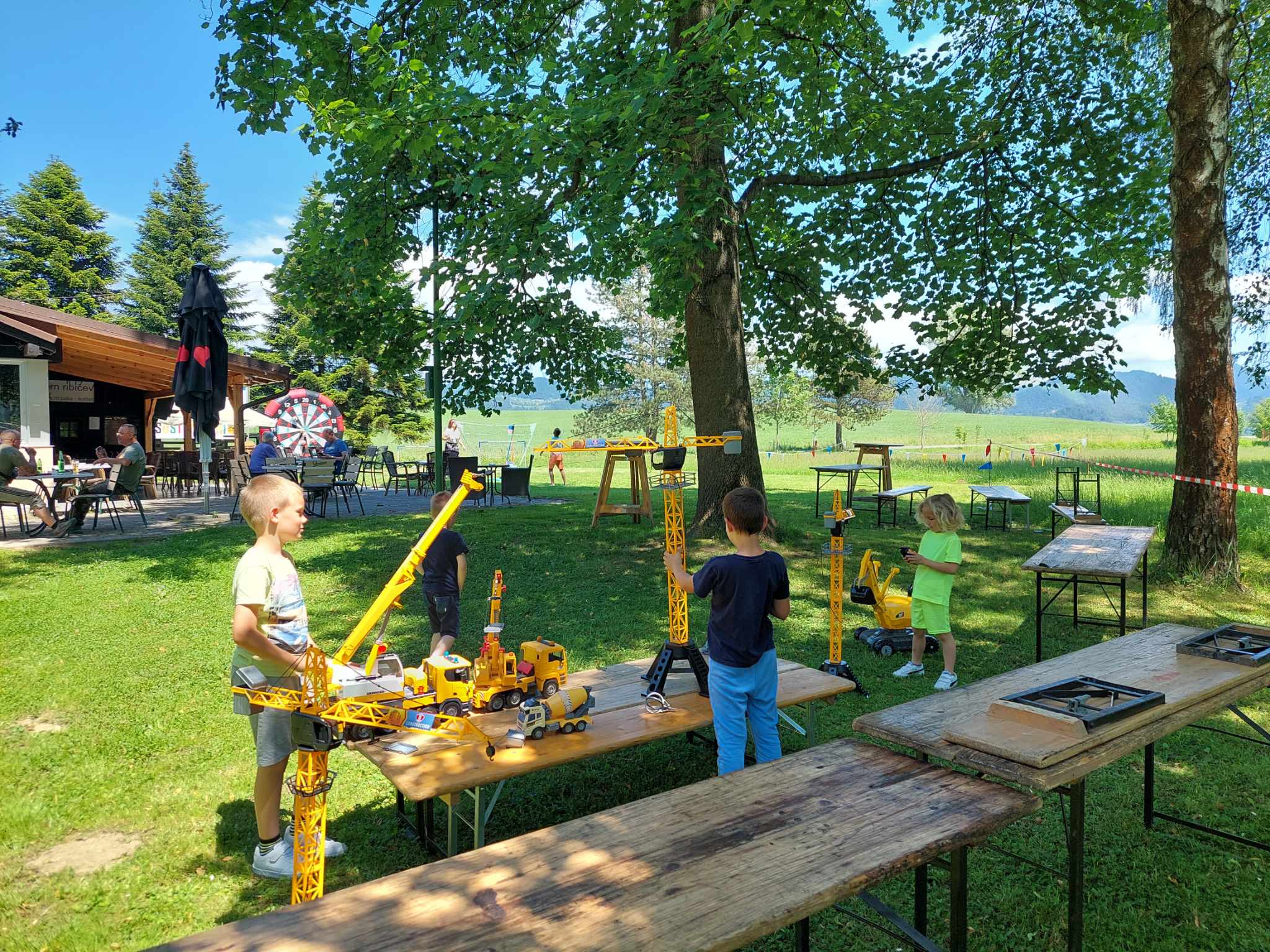 Sonce, smeh in ustvarjalnost za otroke: Preživite popoldne ob Družmirskem jezeru