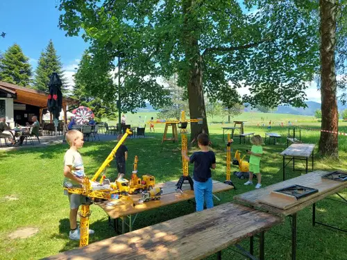 Sonce, smeh in ustvarjalnost za otroke: Preživite popoldne ob Družmirskem jezeru