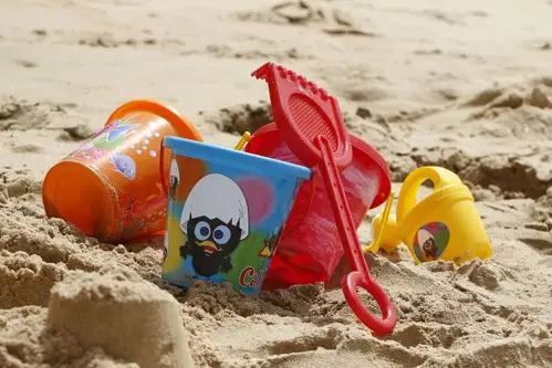 Varnost otrok na plaži: Policisti opozarjajo tudi na neupravičeno fotografiranje in snemanje otrok