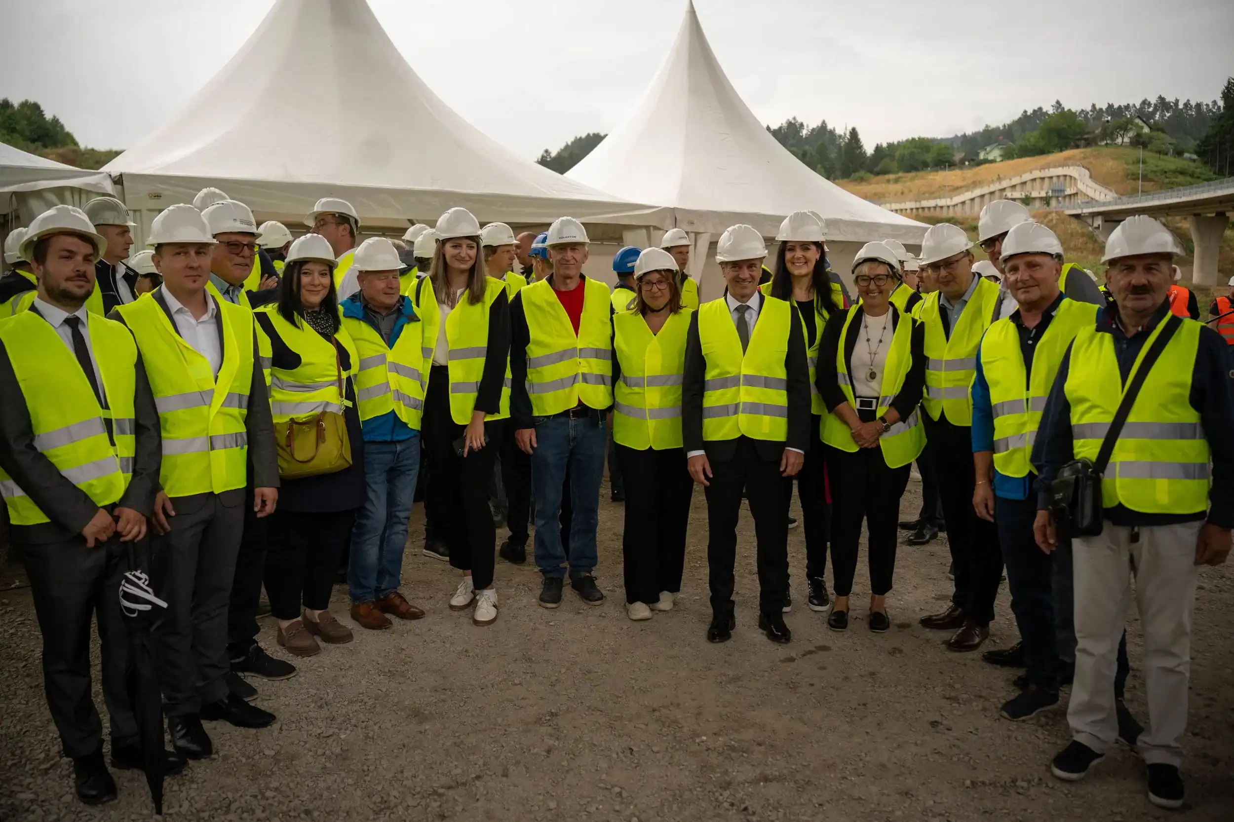 FOTO: S slovesnostjo obeležili začetek del sklopa E hitre ceste proti Koroški