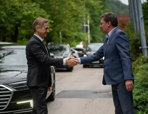 FOTO: Premier z ministroma obiskal Premogovnik Velenje: Predlog zakona o zapiranju na vlado predvidoma po počitnicah
