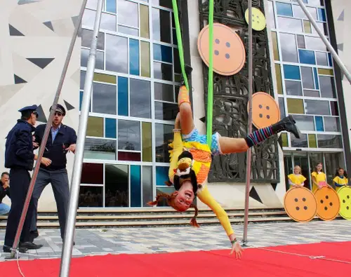 (FOTO in VIDEO) Pika nogavička premika misli in srca