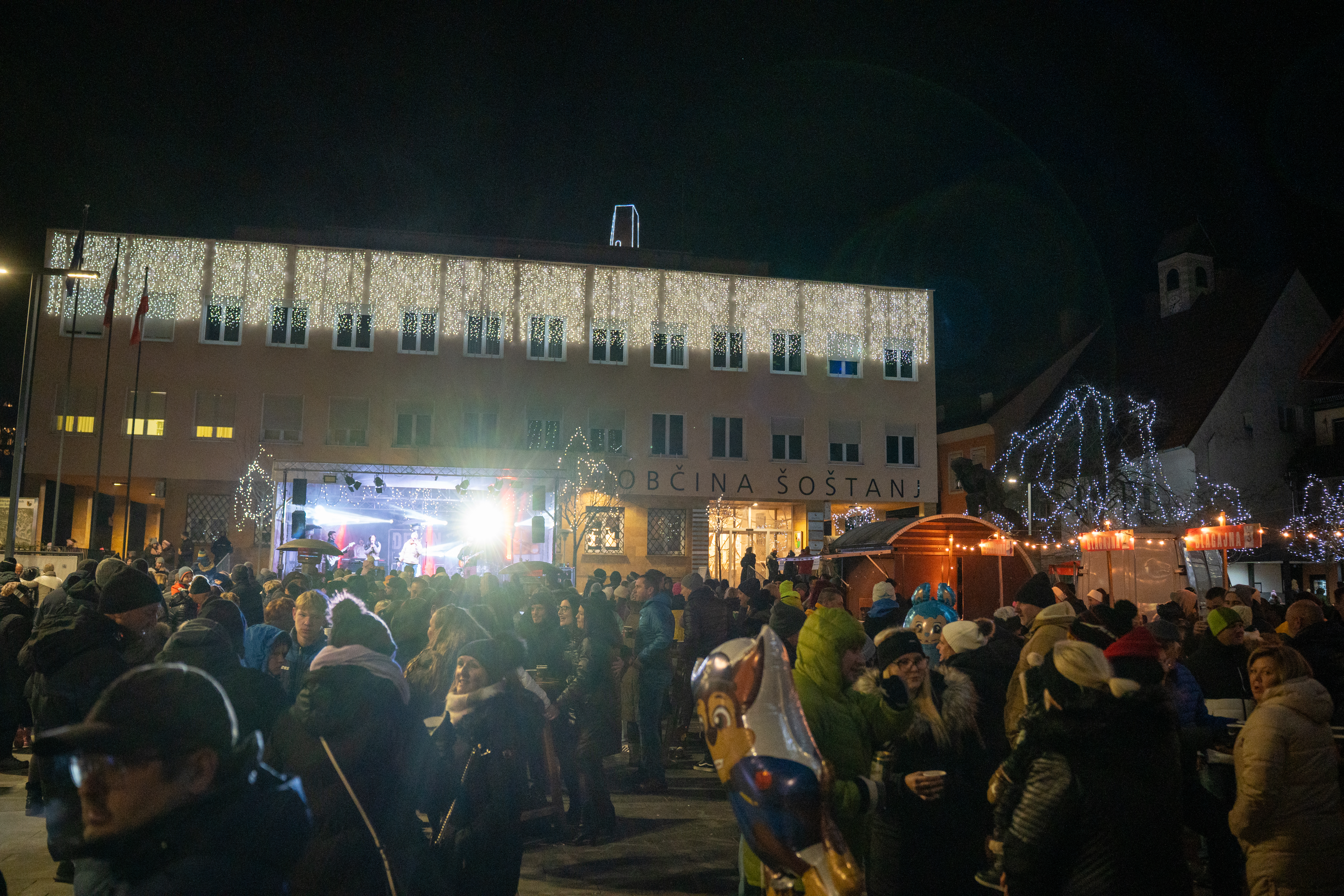 FOTO: V Šoštanju zasvetile praznične luči