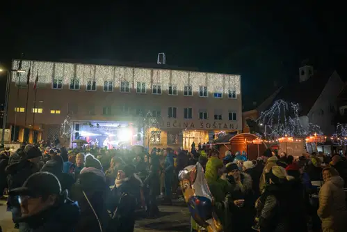 FOTO: V Šoštanju zasvetile praznične luči