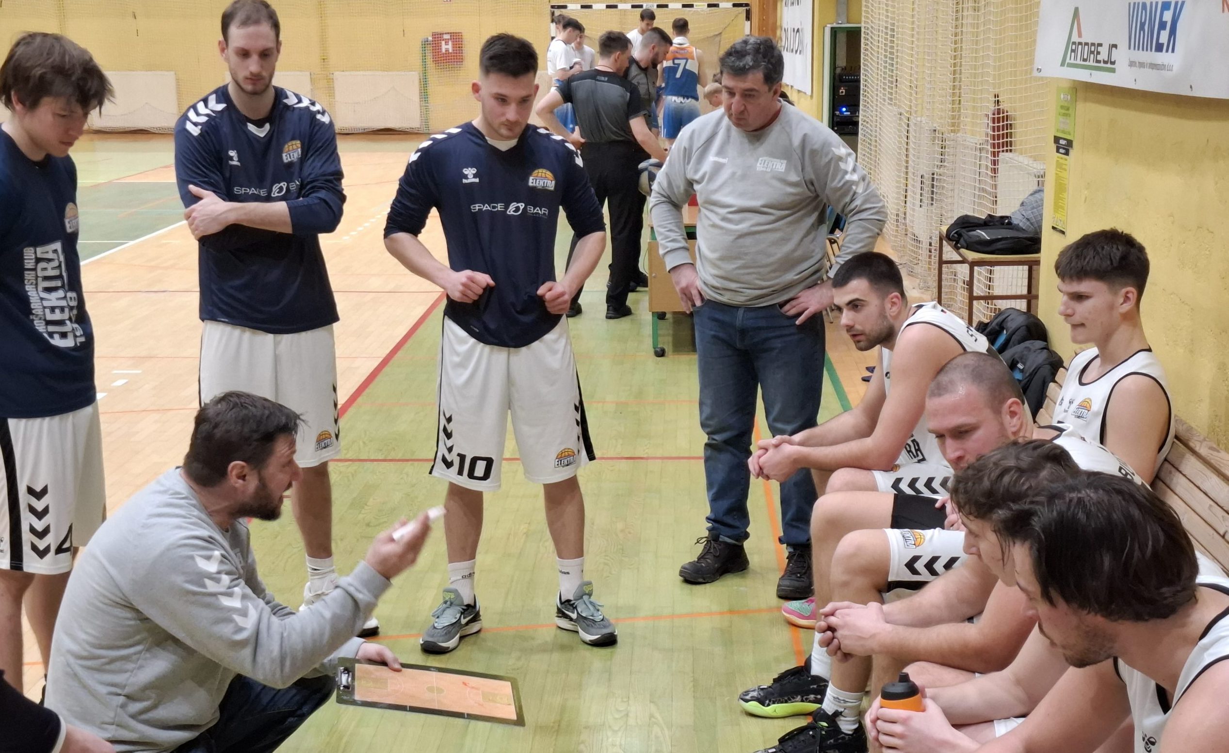 Elektra pred zaključkom prvega dela 3. SKL še proti Hrastniku in Mariboru