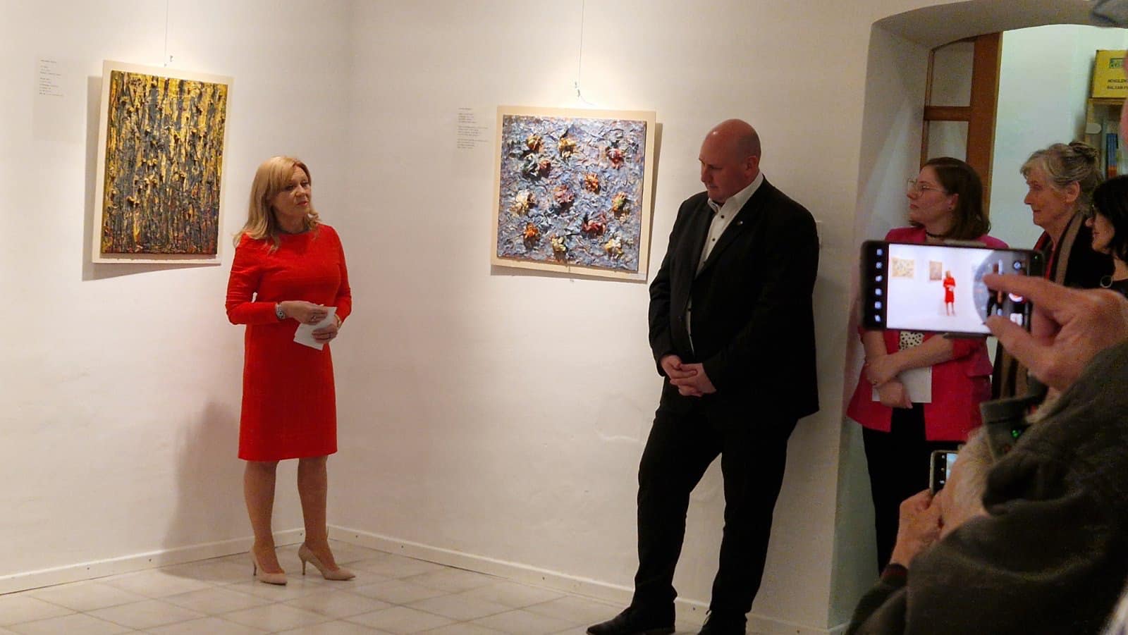 V barvah in verzih: Odprtje razstave Žive Agrež in Milojke Bačovnik Komprej