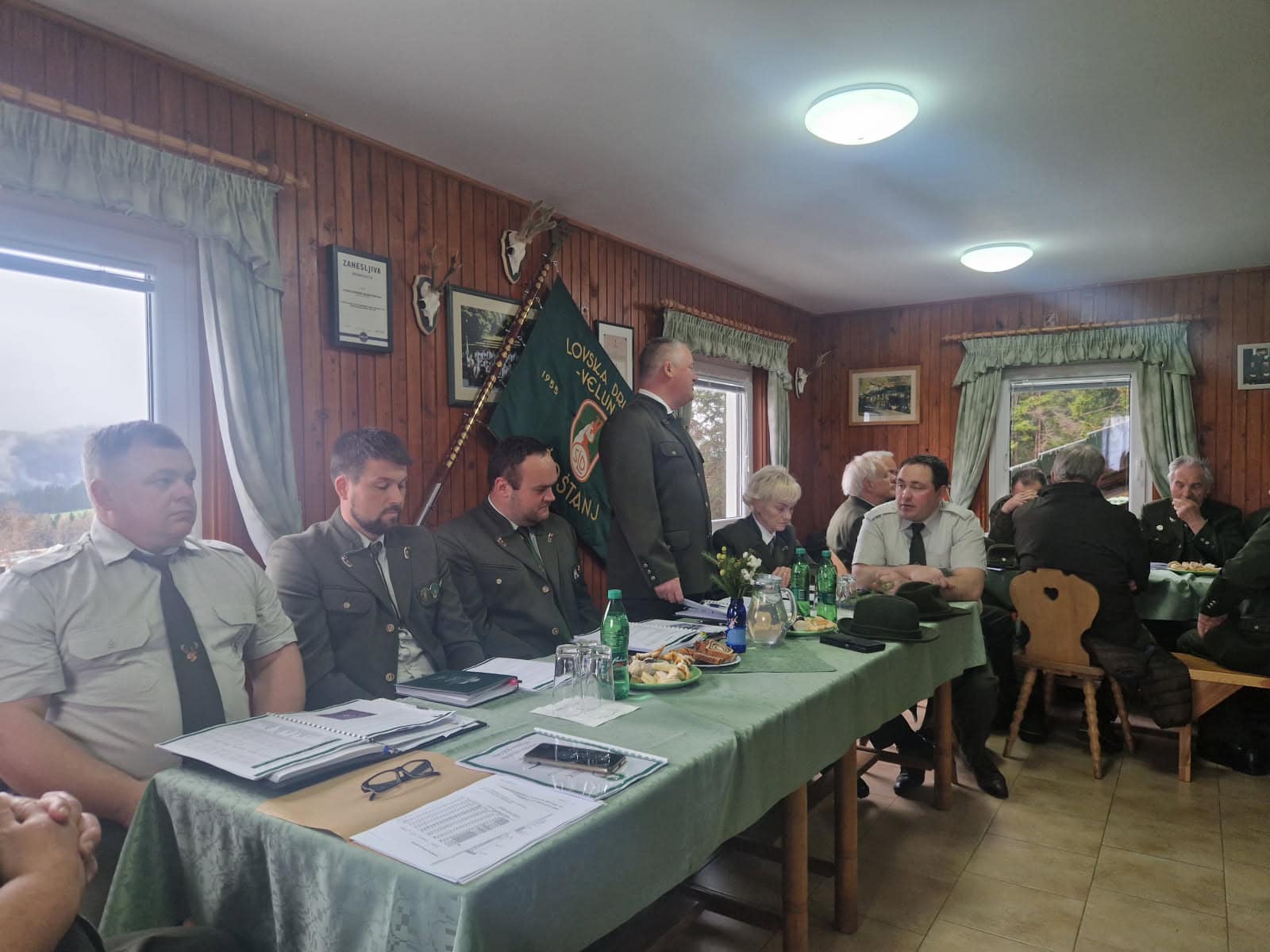 Včerajšnjo nedeljo so za občni zbor izkoristili člani Lovske družine Velunja