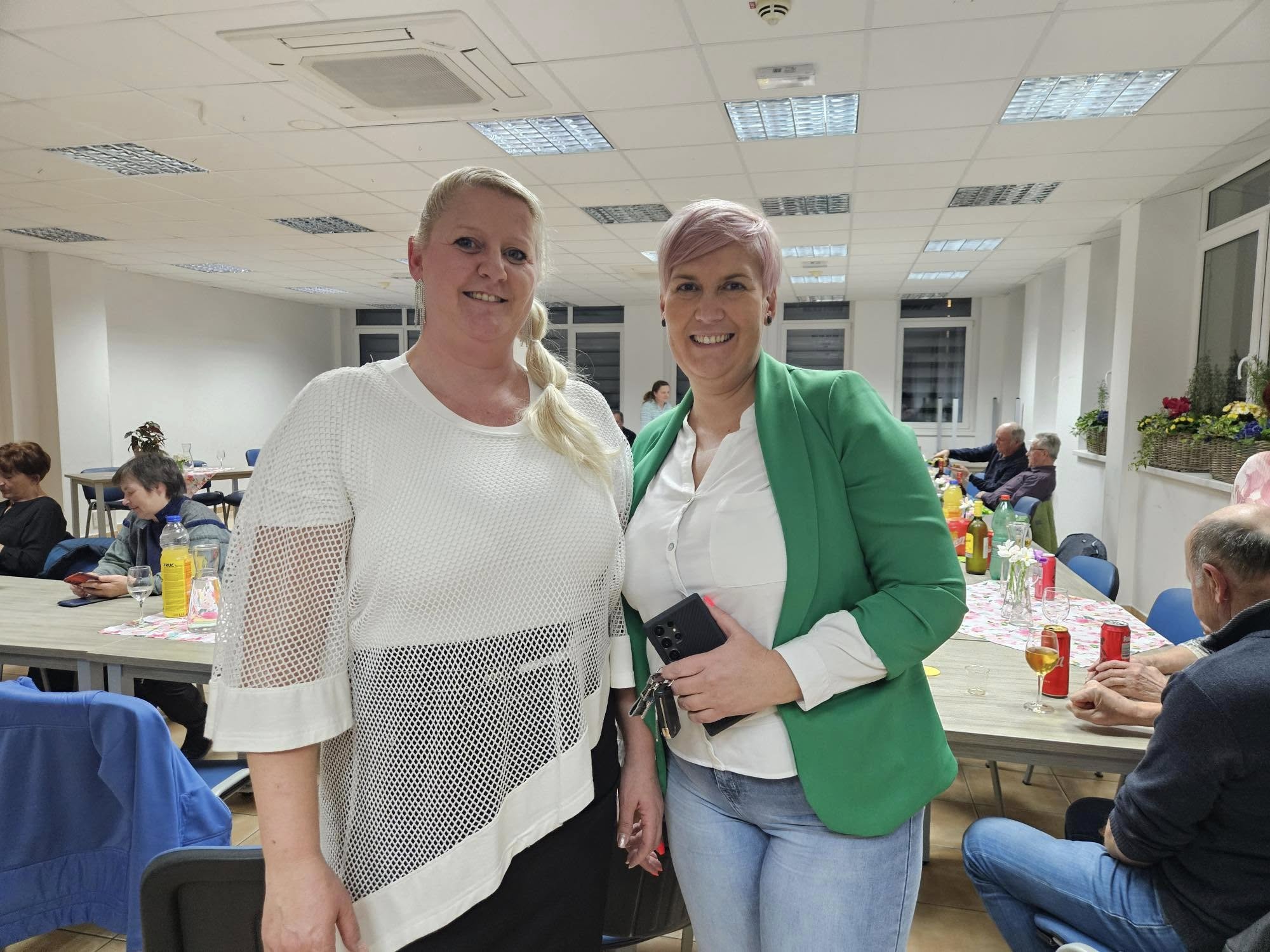 Občna zbora v Topolšici in Ravnah: Priznanja za prizadevnost in aktivnost v lokalni skupnosti