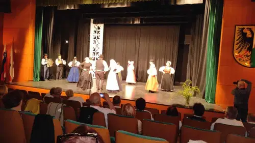 Maroltovo srečanje folklornih skupin navdušilo obiskovalce v Šoštanju
