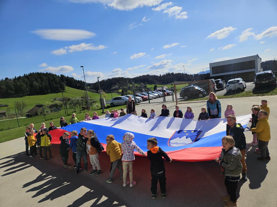 Praznovanje dneva slovenske zastave na POŠ Topolšica