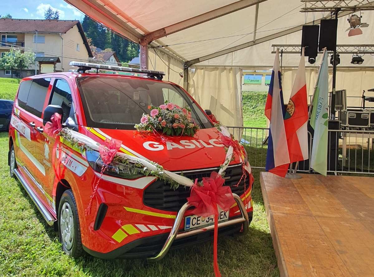 Vesel dan za PGD Gaberke: Prevzem novega gasilskega vozila GVM-1 in tradicionalni kres z veselico
