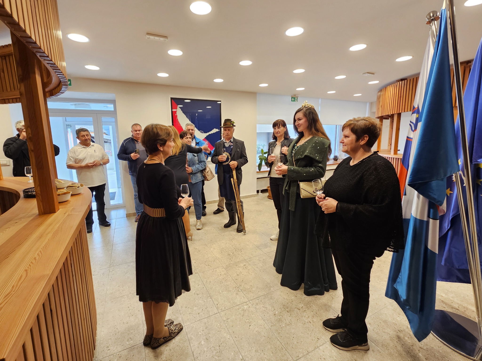 Aktualno Vinsko kraljico Slovenije navdušila šmarška vinorodna dediščina