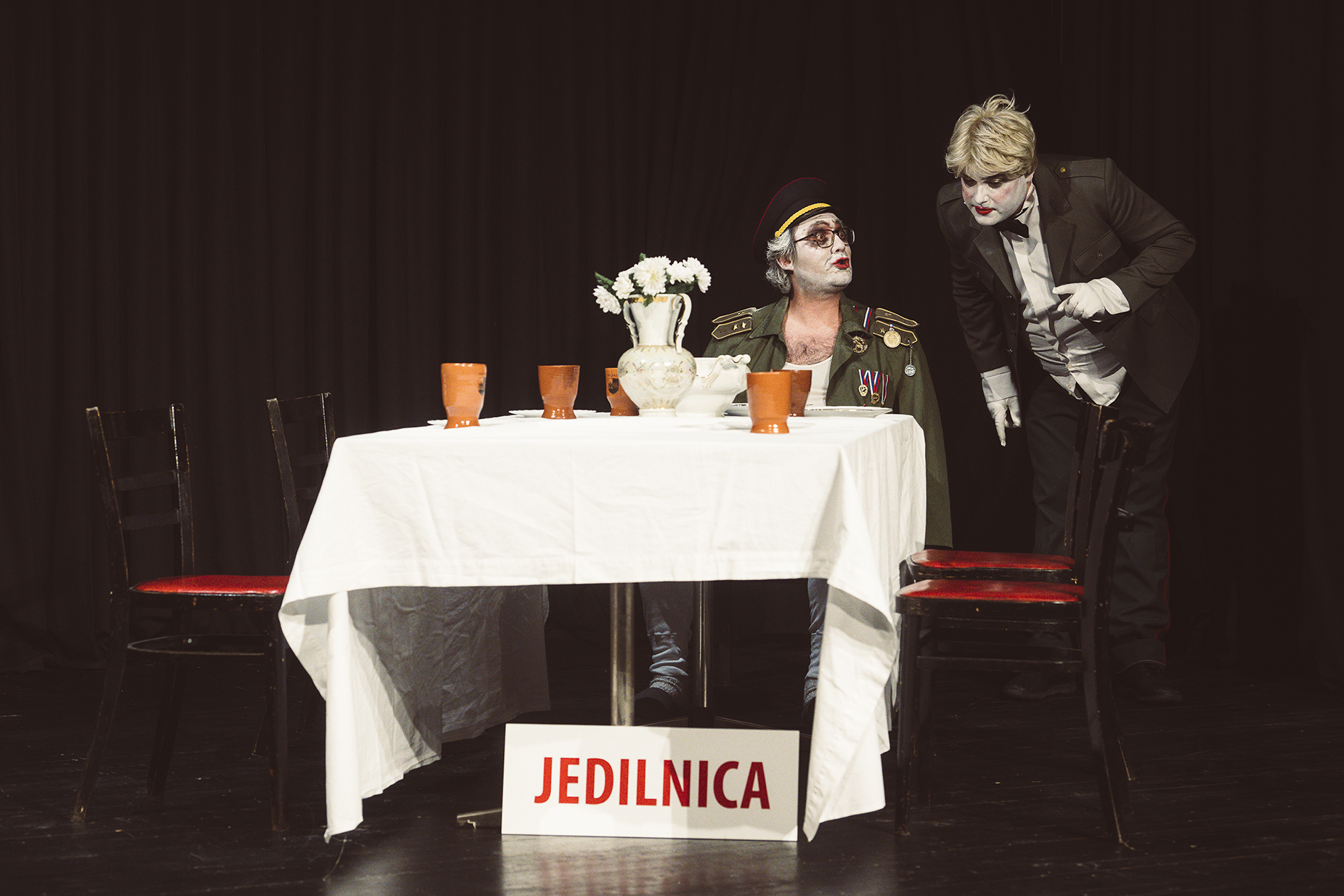 Kulturno umetniško društvo Lepi kamen vabi na ogled komične skice "Večerja za generala"