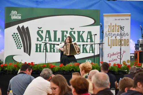 (FOTO) Šaleška harmonika: V Topolšici poteka 4. harmonikarsko tekmovanje za pokal Šaleške doline
