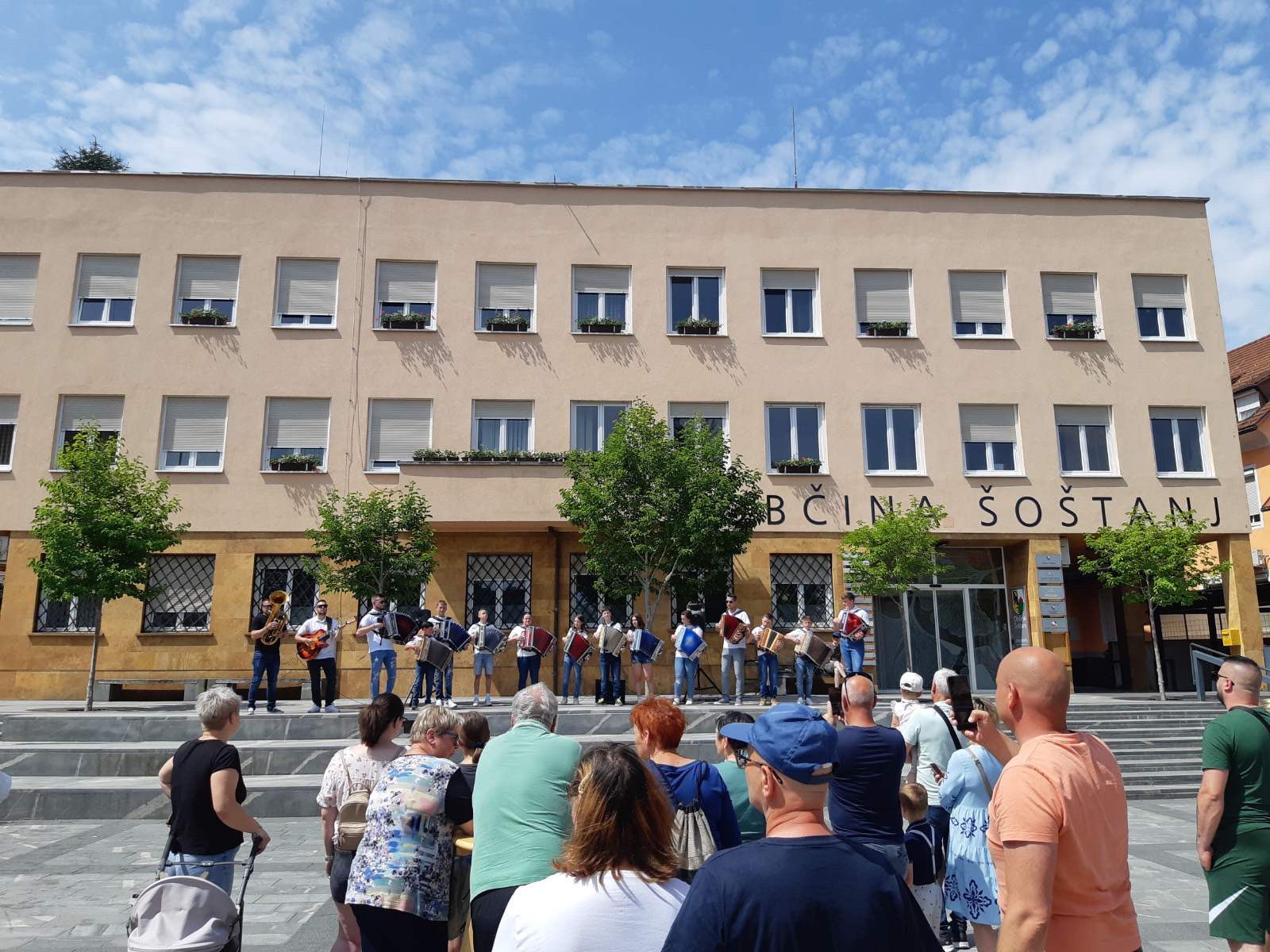 Včeraj v Šoštanju potekal Čebelarski dan z delavnicami, nastopi in medenimi dobrotami