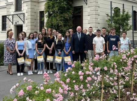 Županov sprejem za odličnjake: priznanje za devet let vztrajnosti in uspeha