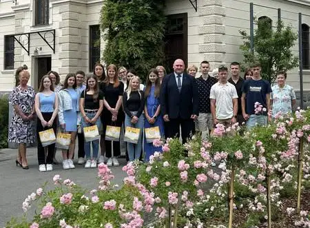 Županov sprejem za odličnjake: priznanje za devet let vztrajnosti in uspeha