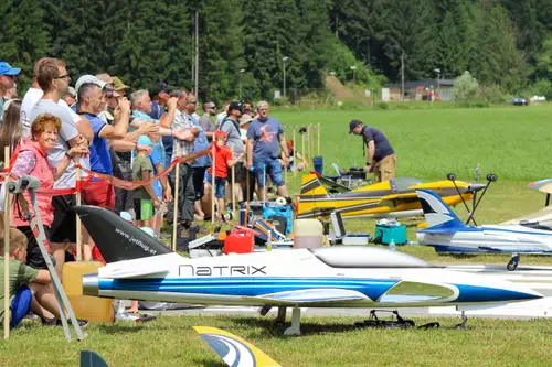 (FOTO in VIDEO) Modelarski miting 2025: Letalski spektakel nad Šaleško dolino