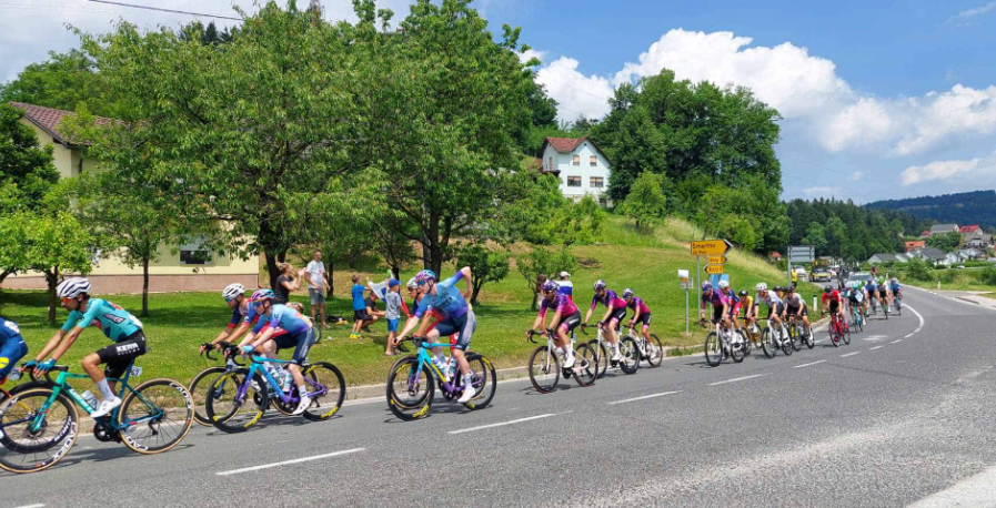 Kolesarji znova drveli čez Šaleško dolino – odločilna etapa jutri #utrinki