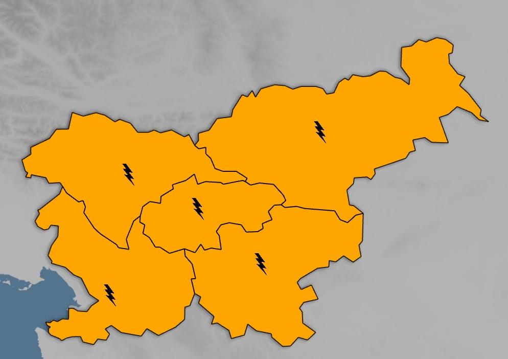 Oranžno vremensko opozorilo velja tudi za torek