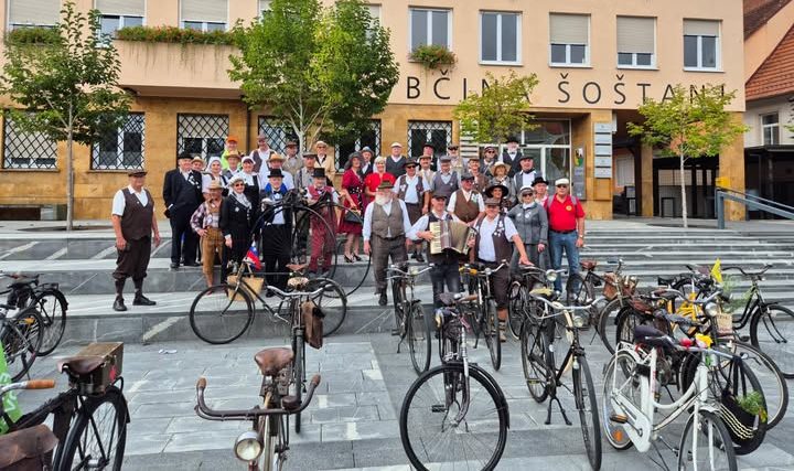 Po ulicah Šoštanja so se včeraj zapeljala starodobna kolesa #utrinki