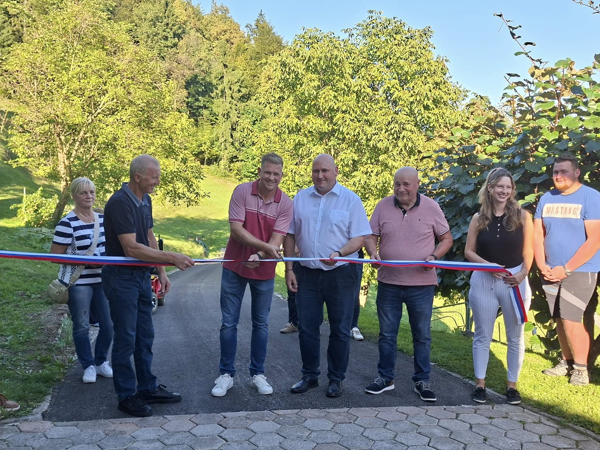 V Skornem namenu predali prenovljen odsek ceste »Stropnik«