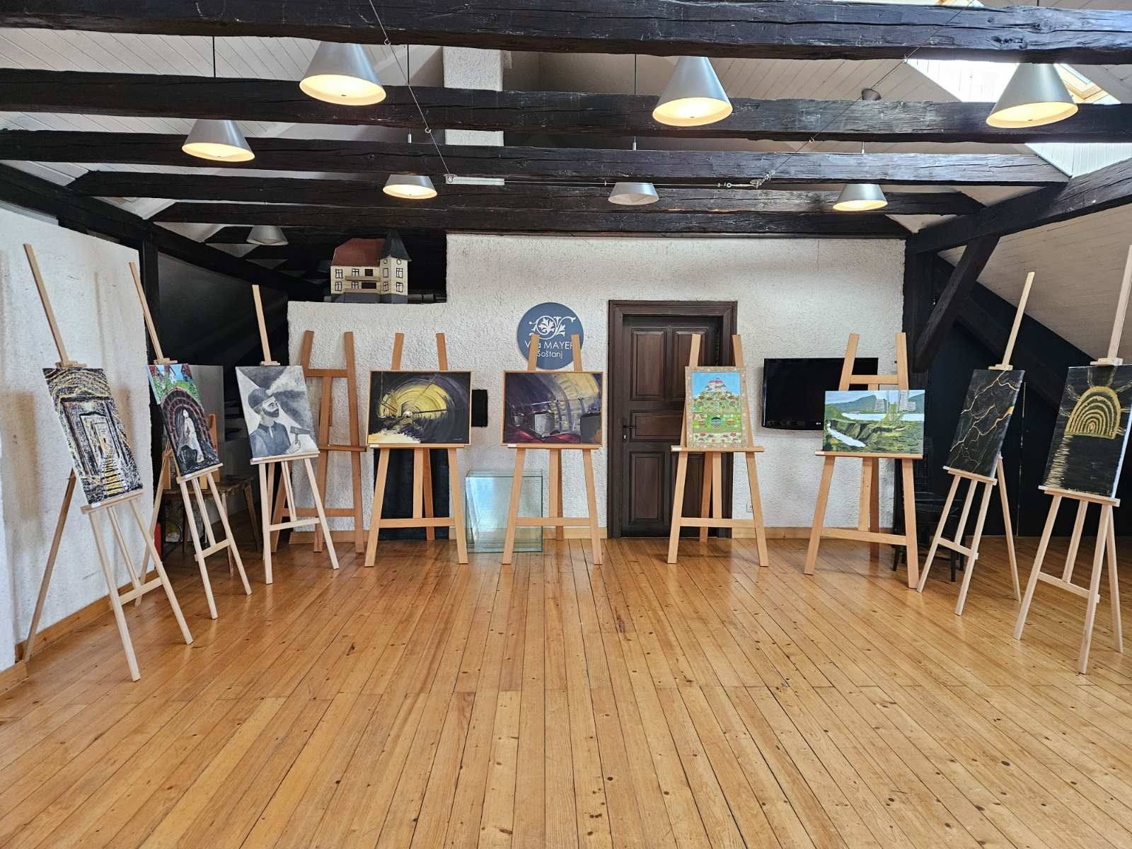 Odprli razstavo slikarskih del 5. Trške likovne kolonije