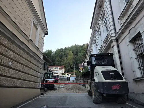 Dela na Cesti talcev v polnem teku