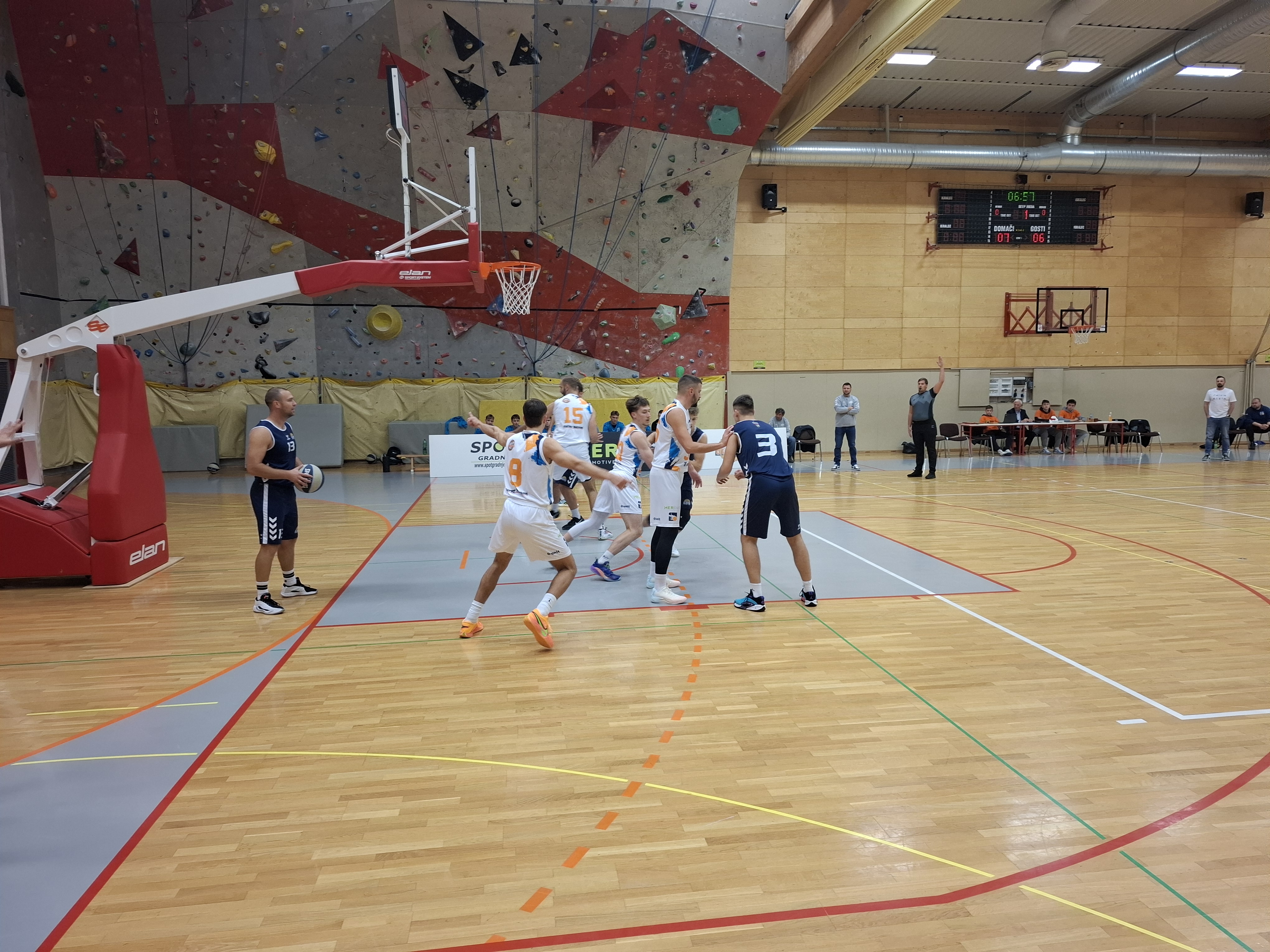 Elektra dobra v prvem polčasu, a zmaga je ostala v Vojniku