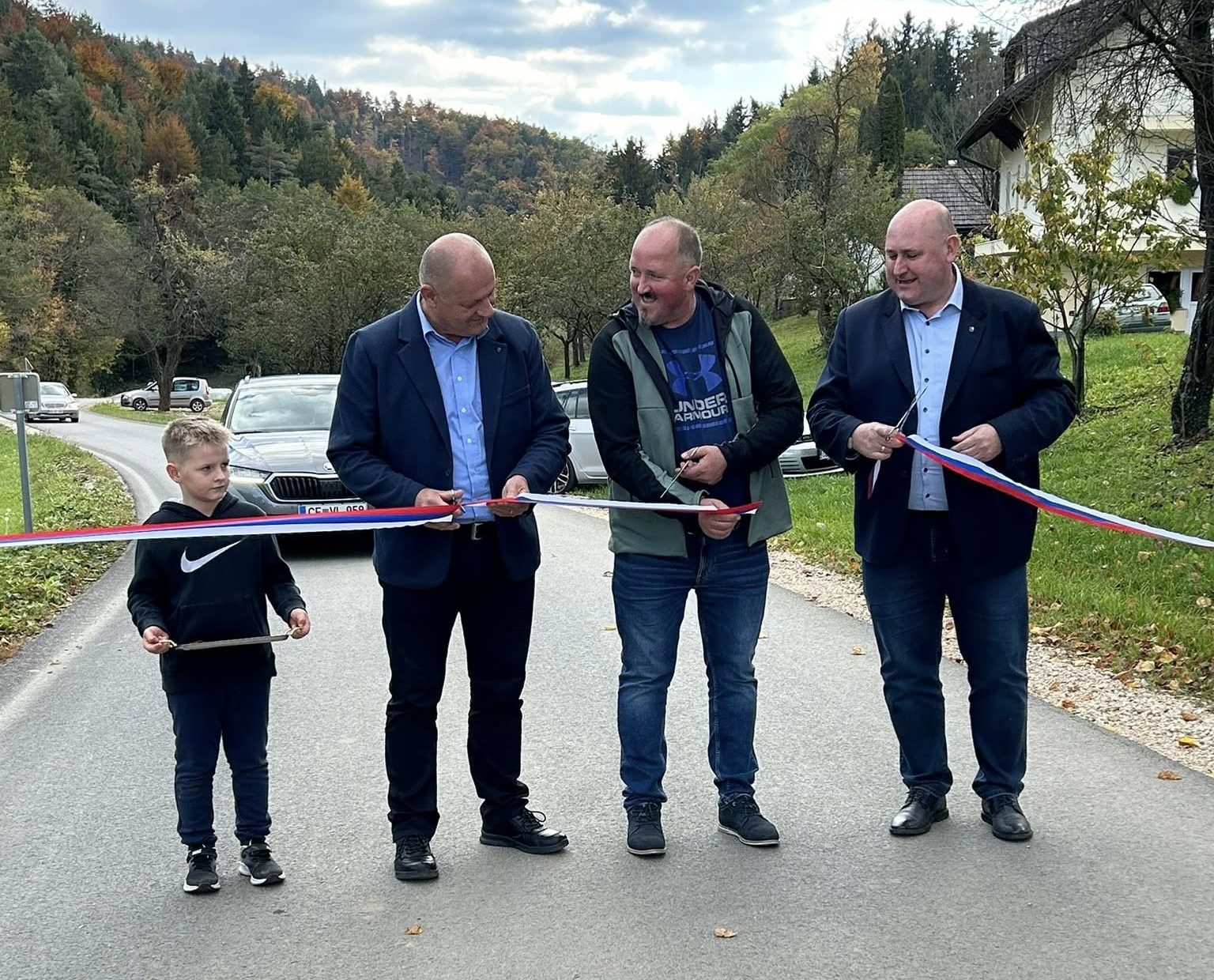 V Lepi Njivi odprli prenovljeni cestni odsek od Maksa do Mostnarja