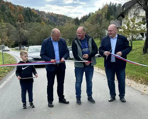 V Lepi Njivi odprli prenovljeni cestni odsek od Maksa do Mostnarja