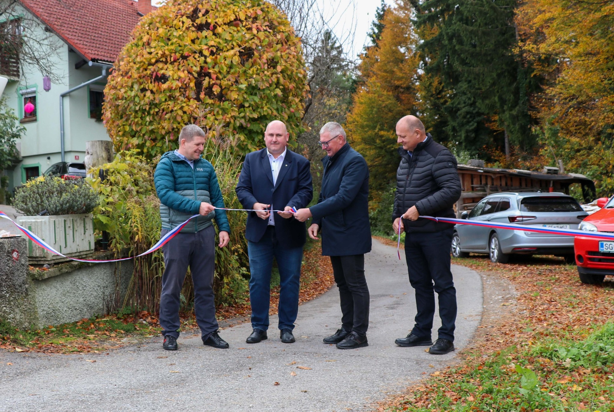 Pri cerkvi Svetega Antona v Skornem slovesno odprli cesto #utrinek